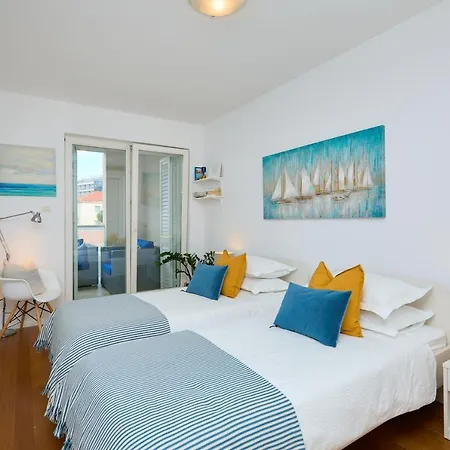Beachfront Luxury Complex 2bd Sunset Apartment